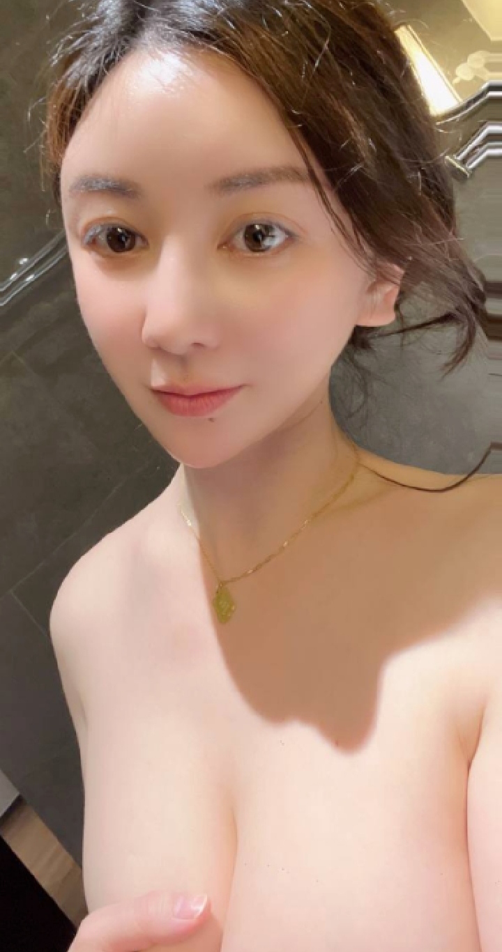 建邺热辣美腿秘书奈奈