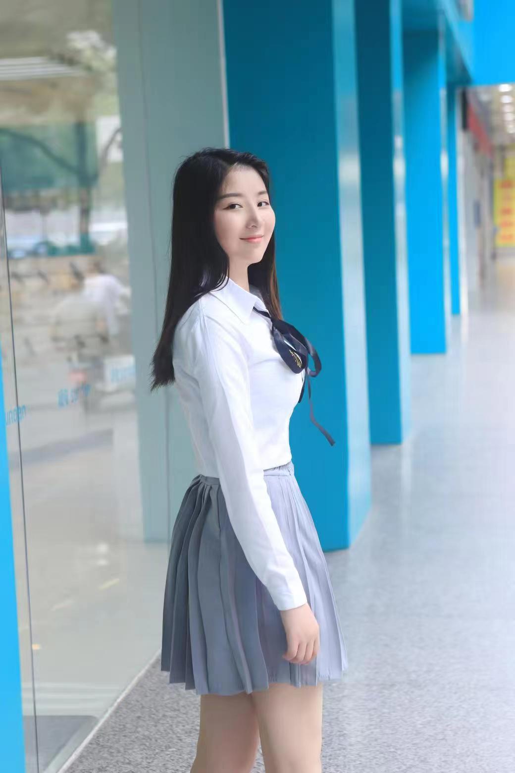 九亭白嫩制服辣妹