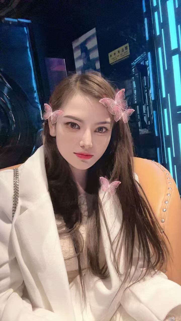 丰乳肥臀诱人妹子