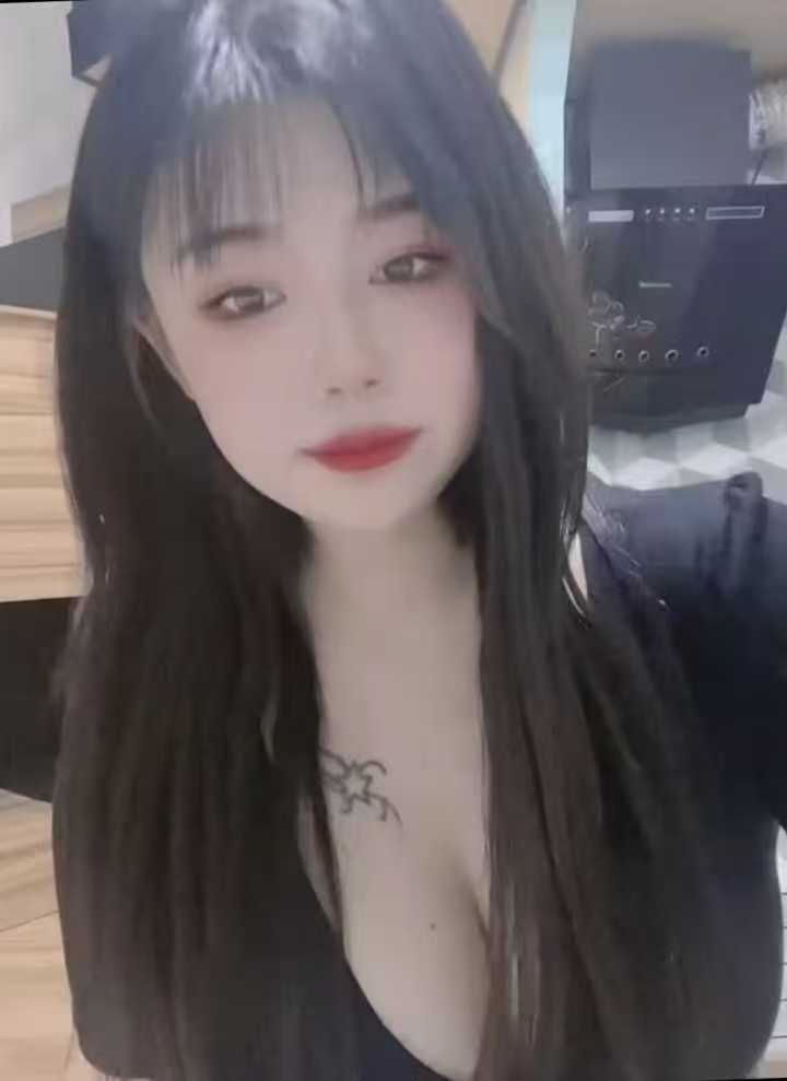 西湖区白嫩萌妹雨桐