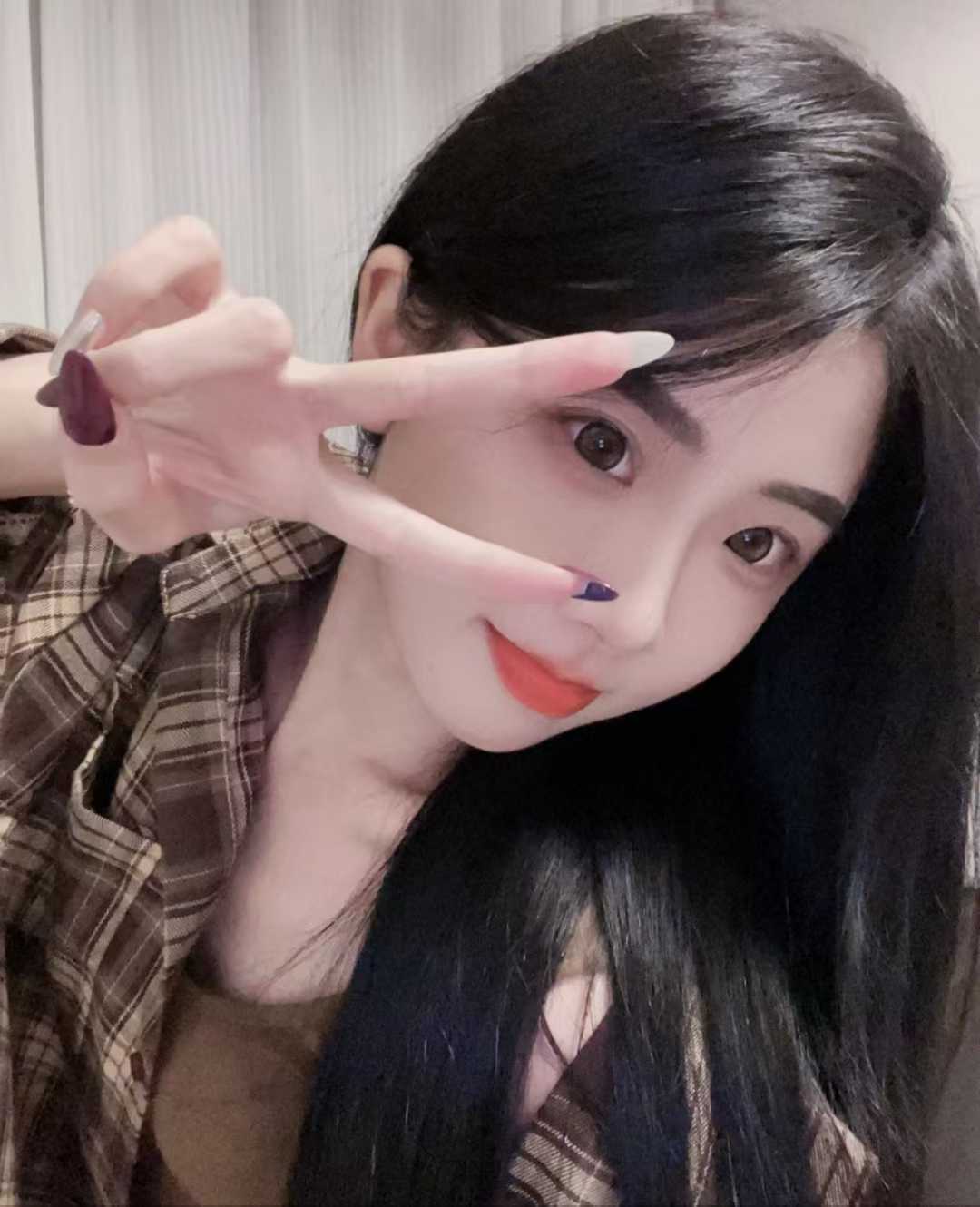 肌肤白净丝滑，忍不住多摸几把