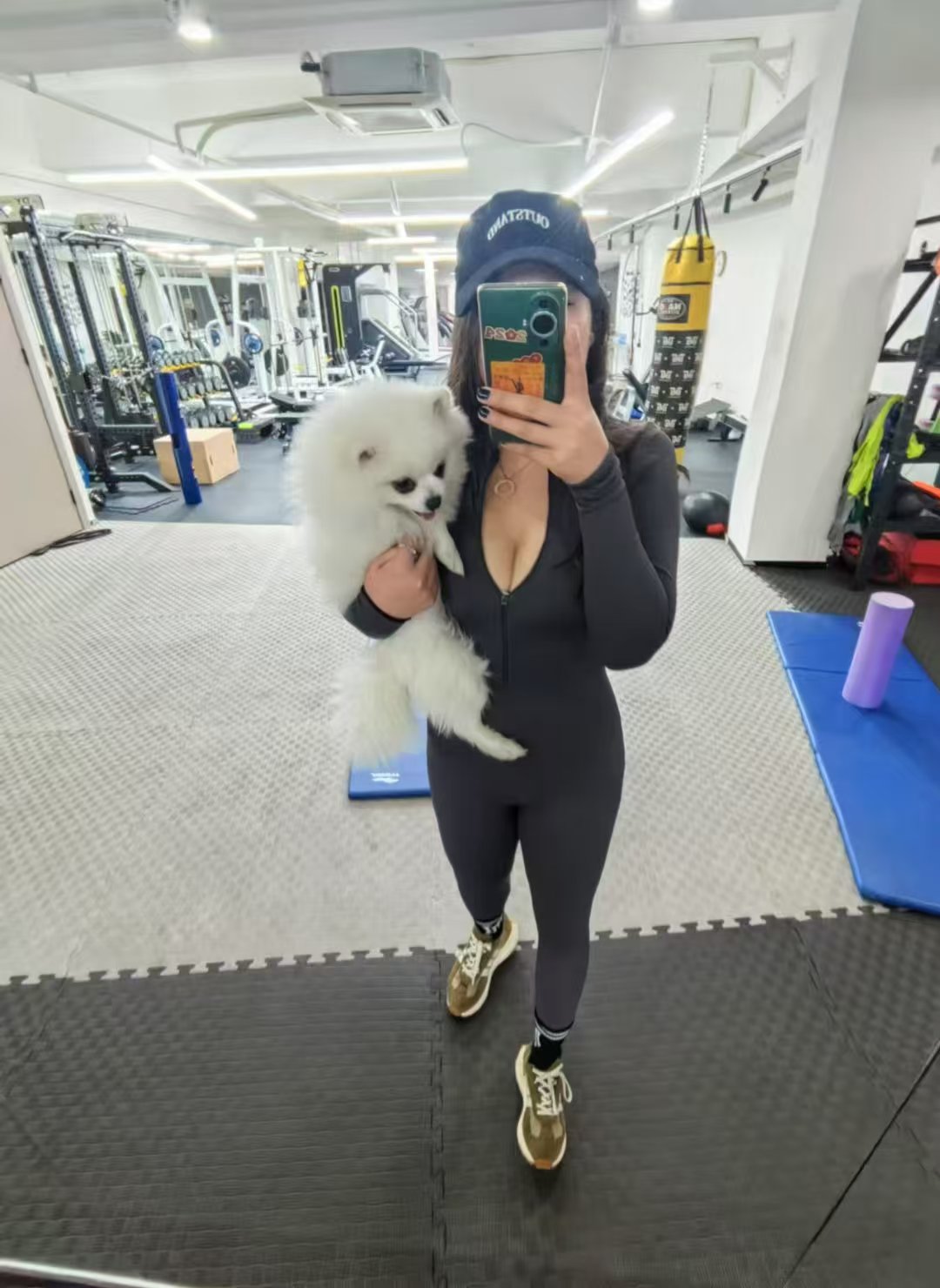 江岸大屁股尤物妞妞