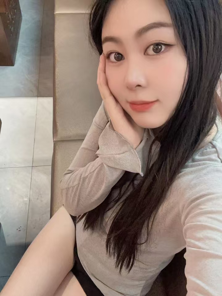 先摸摸亲亲然后干柴烈火