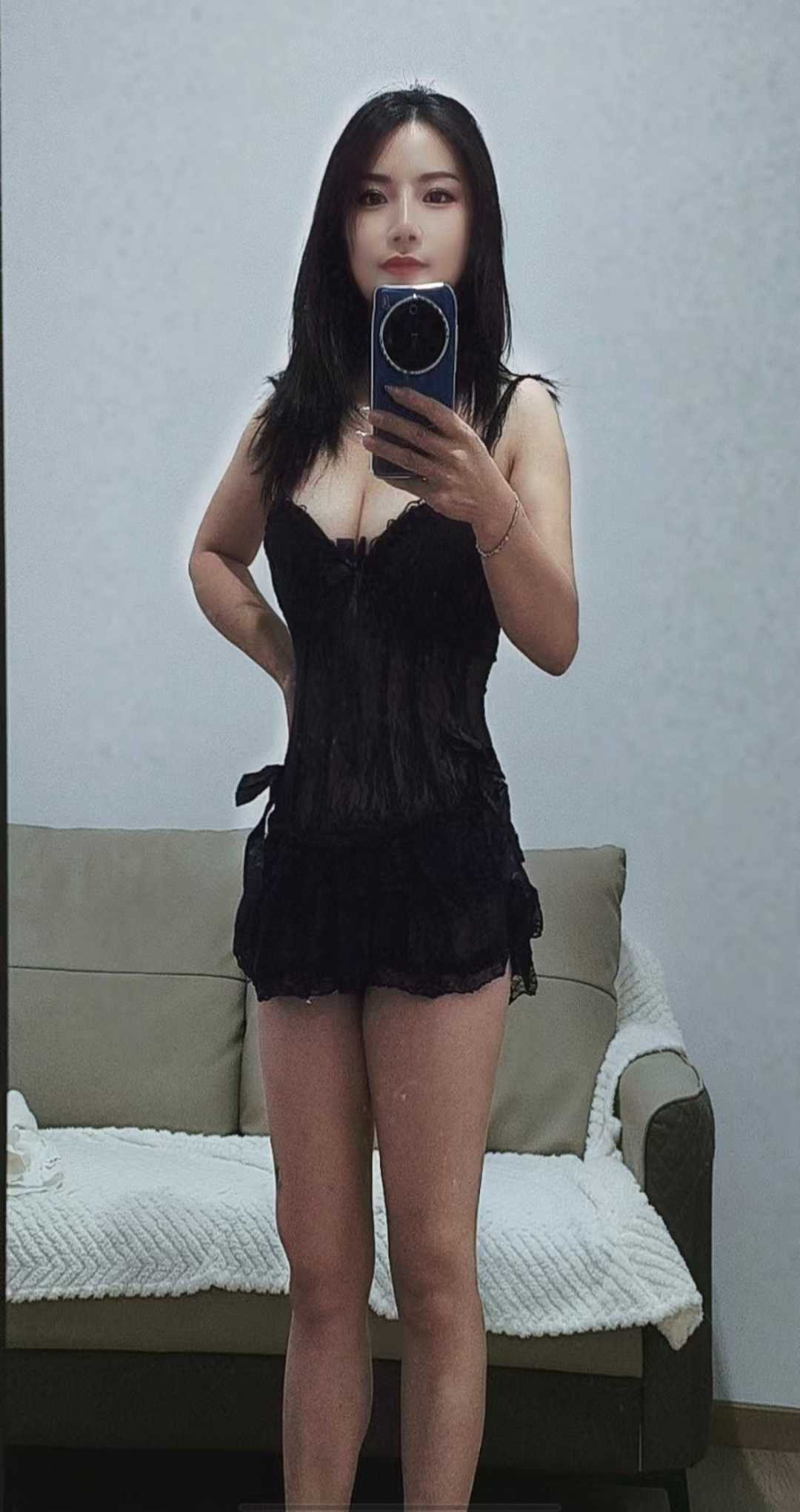 大胸长腿辣妹繁花似锦