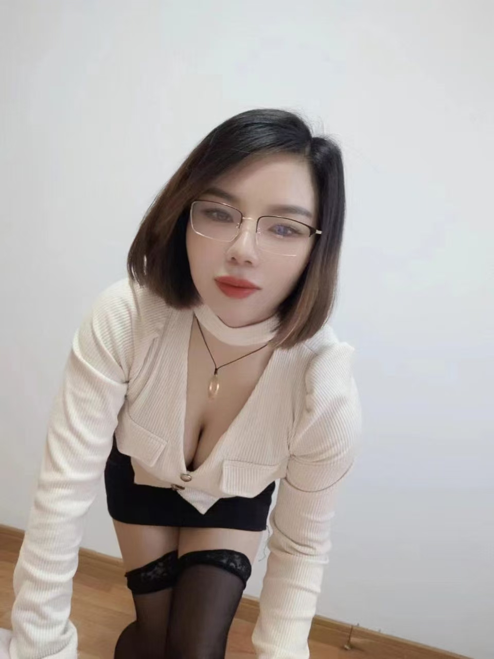 大熊少妇单手都握不住