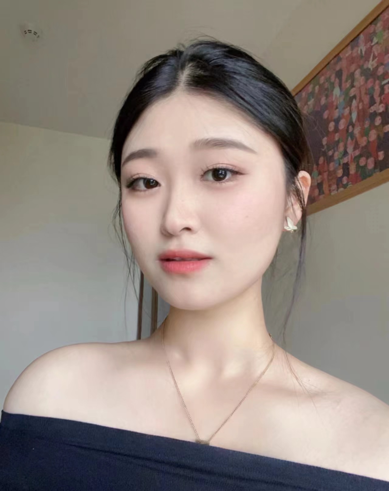 丰润白嫩美妞甜甜