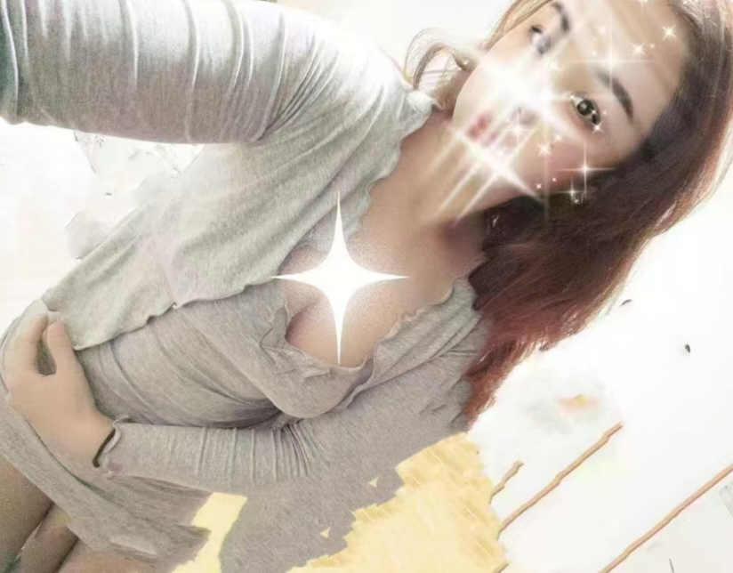 丰满迷人小姐姐