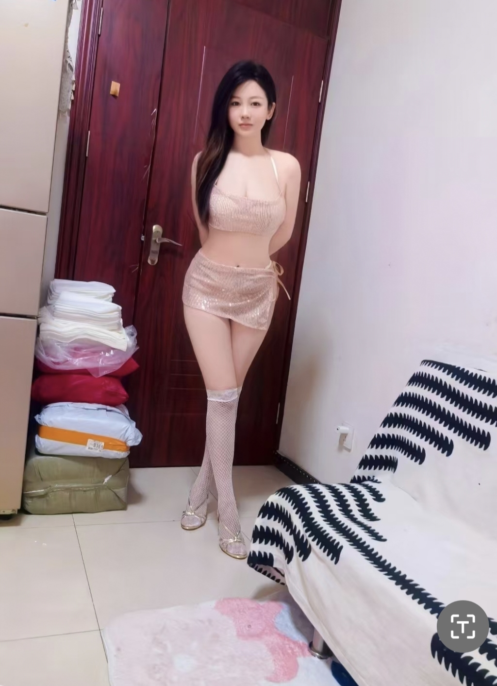 肤白貌美小姐姐