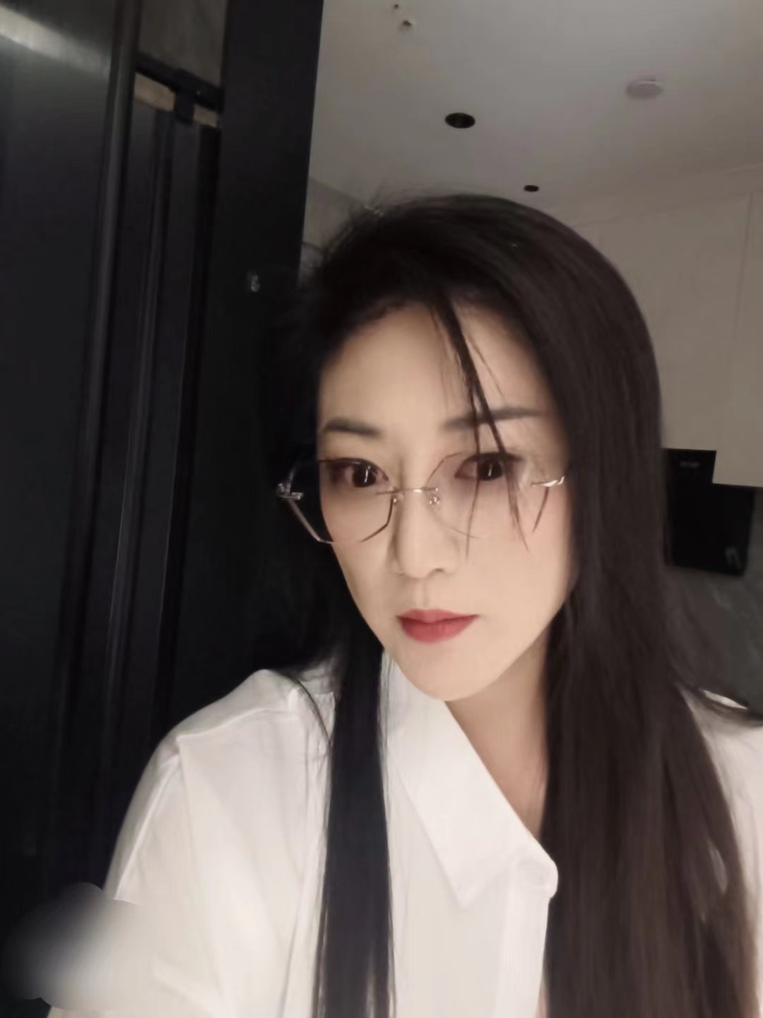 情趣眼镜御姐开心