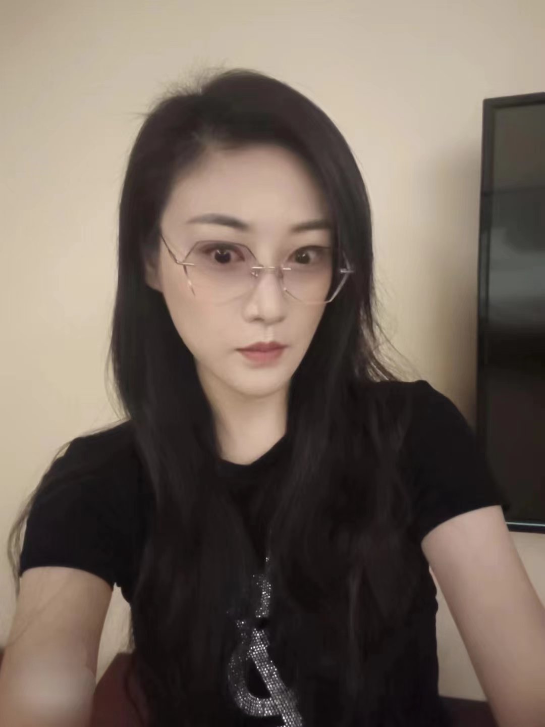 情趣眼镜御姐开心