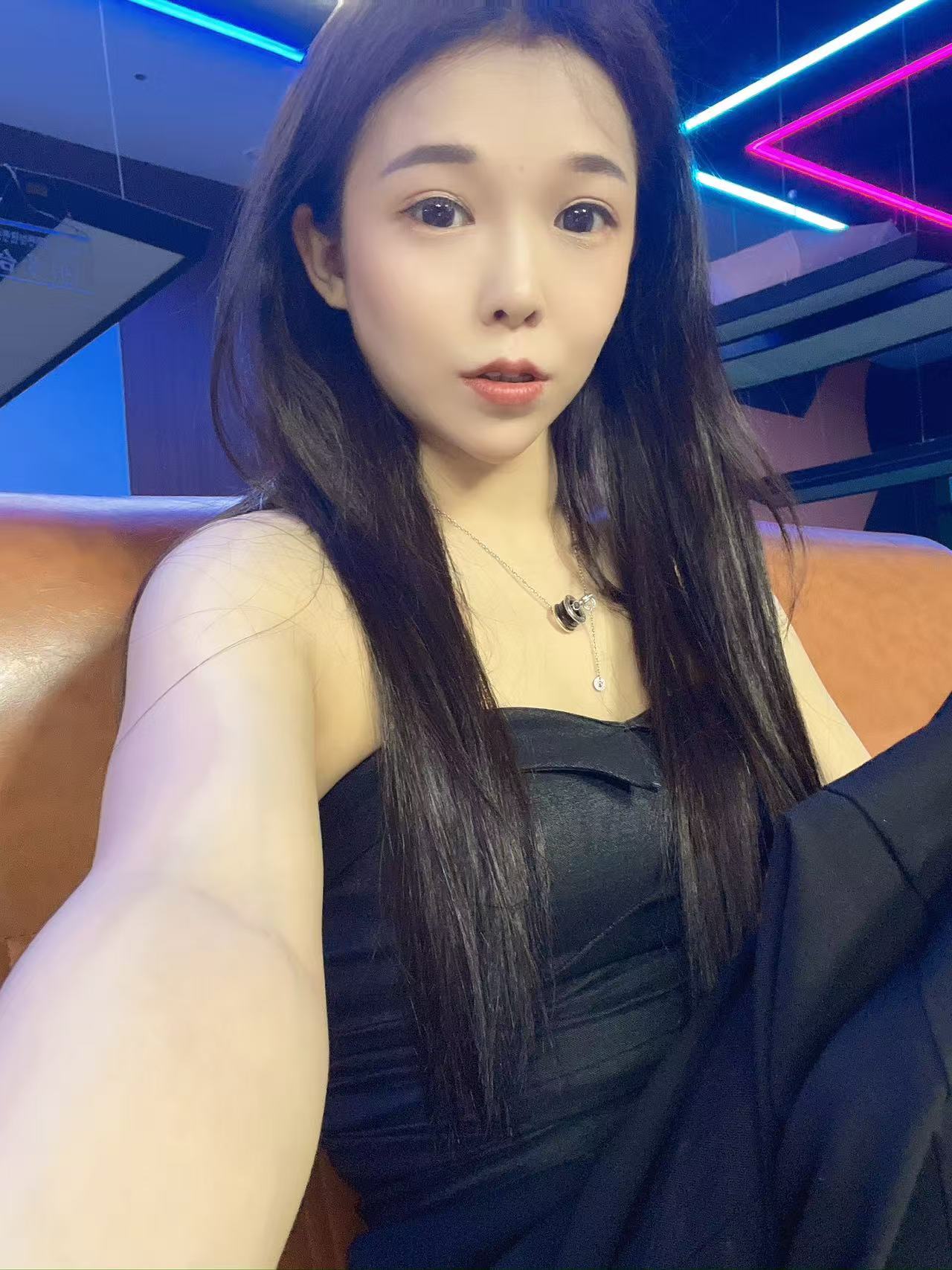 身材比例完美，各种姿势都行