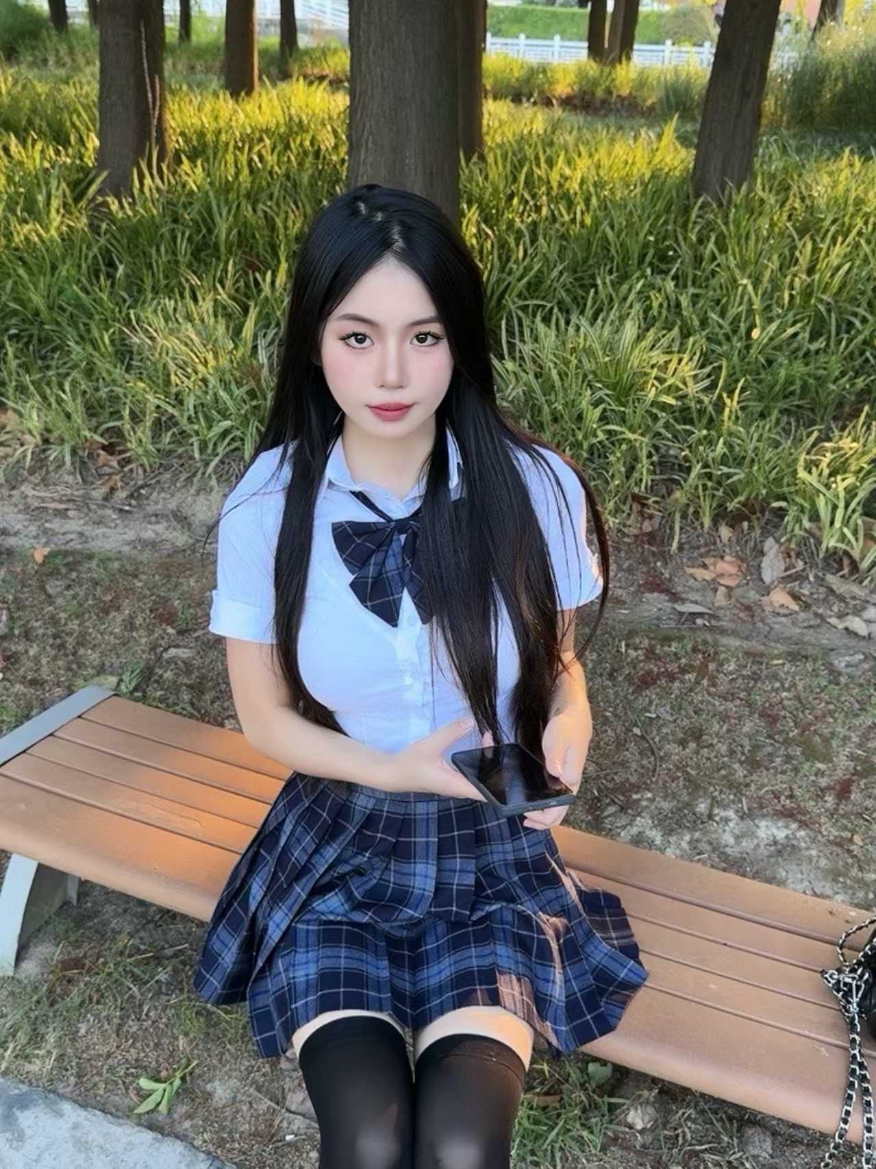 大奶呼之欲出谁也忍不住