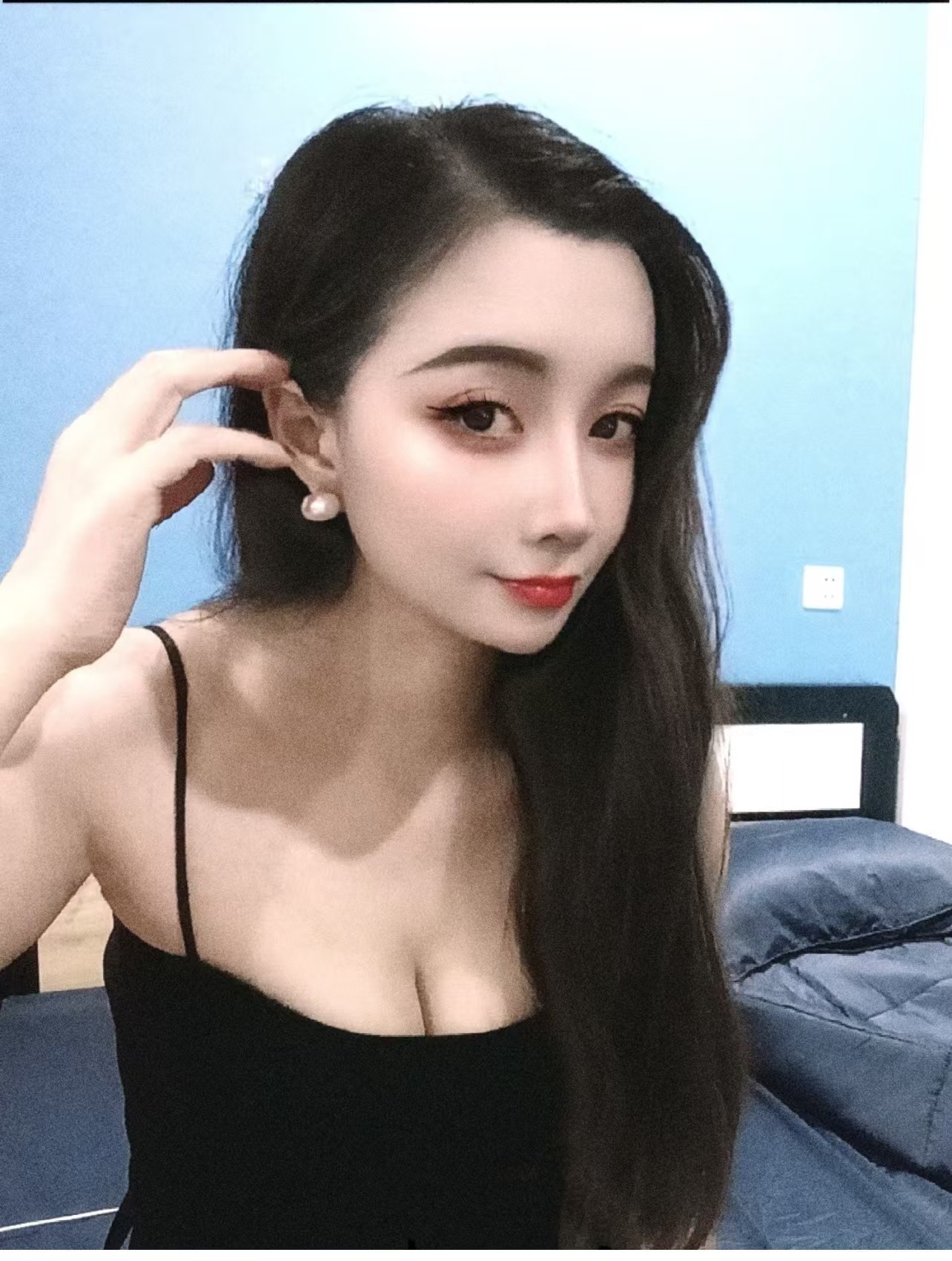 天河白嫩丰润辣妹菲菲