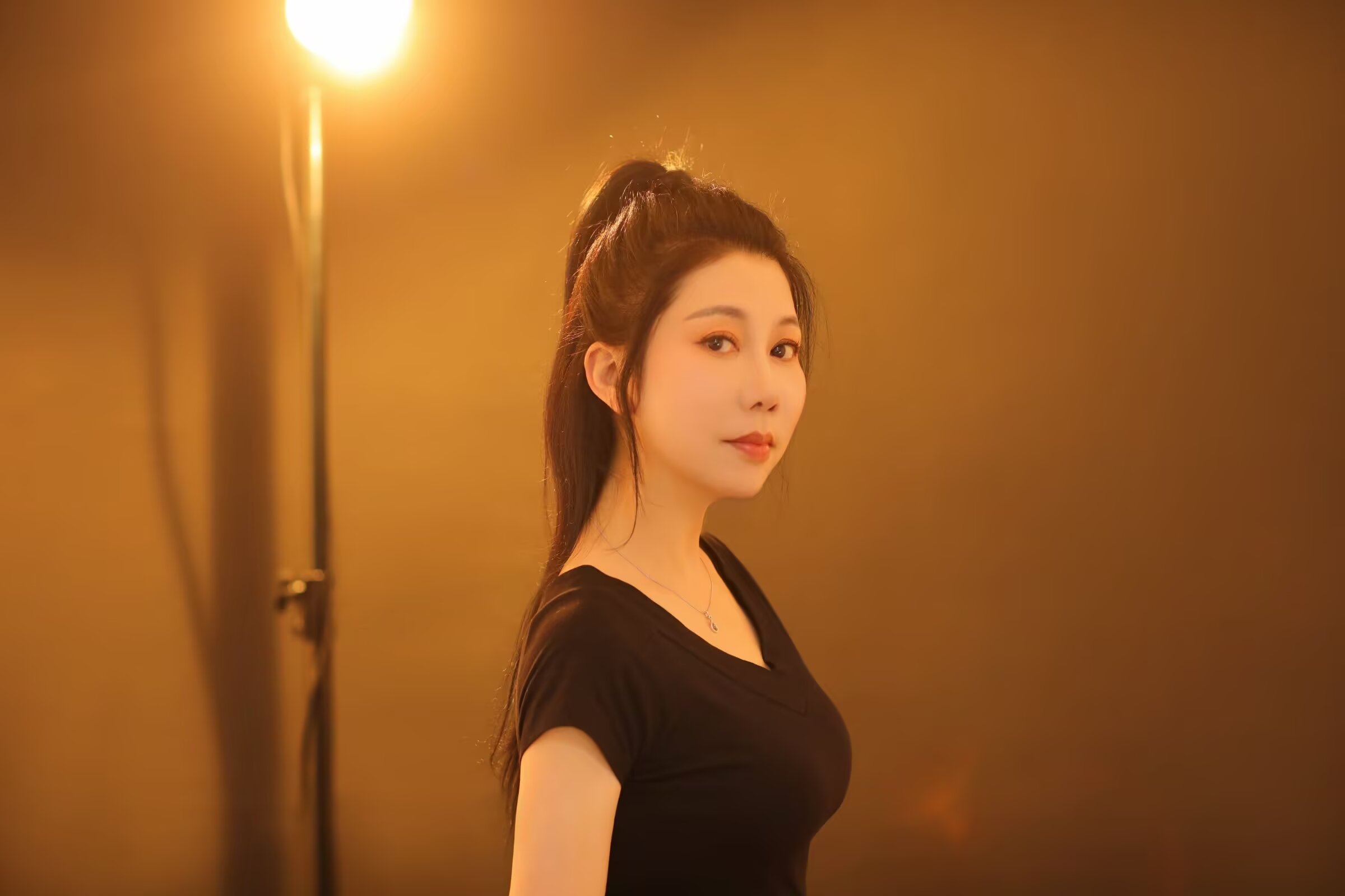 身材苗条颜值很高的熟女