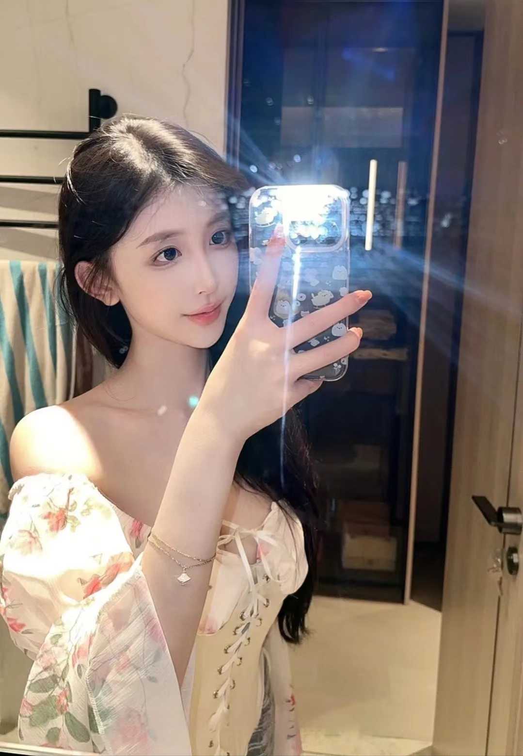 未央白嫩美妞小米