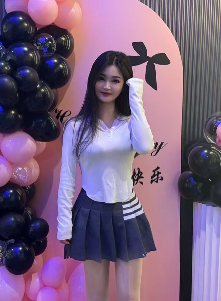 岳麓丰满白嫩辣妹小爱