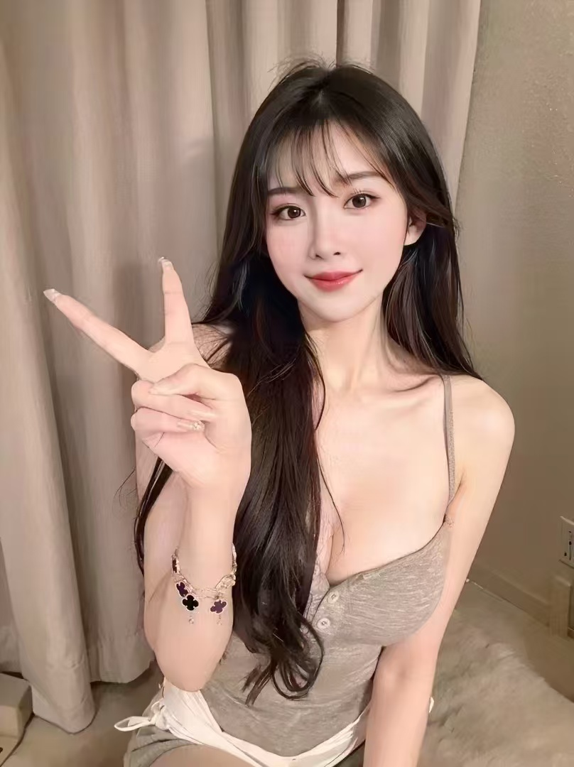 东站极品白嫩美妞楚楚