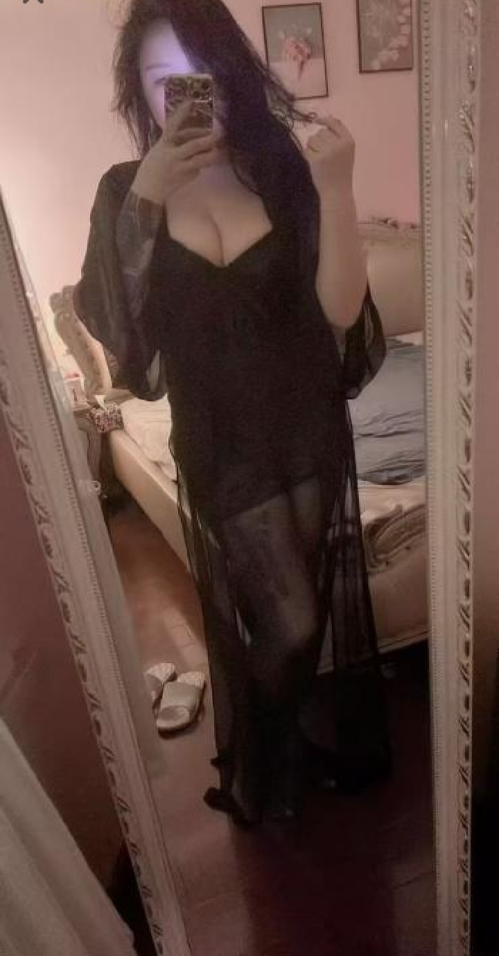 丰满性感小野猫