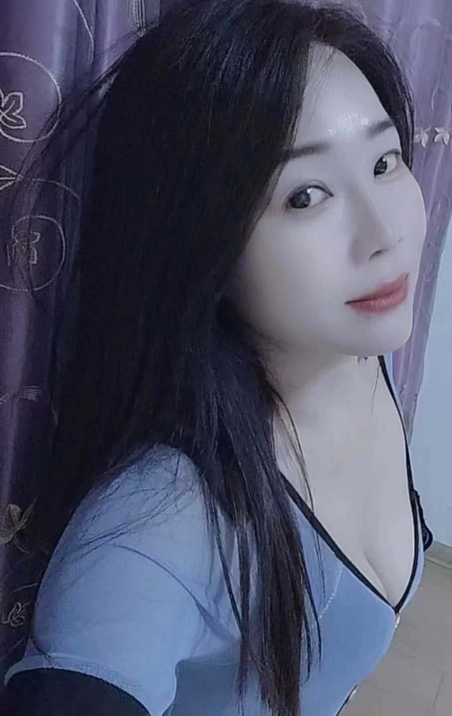 秦淮大白奶新人笑笑