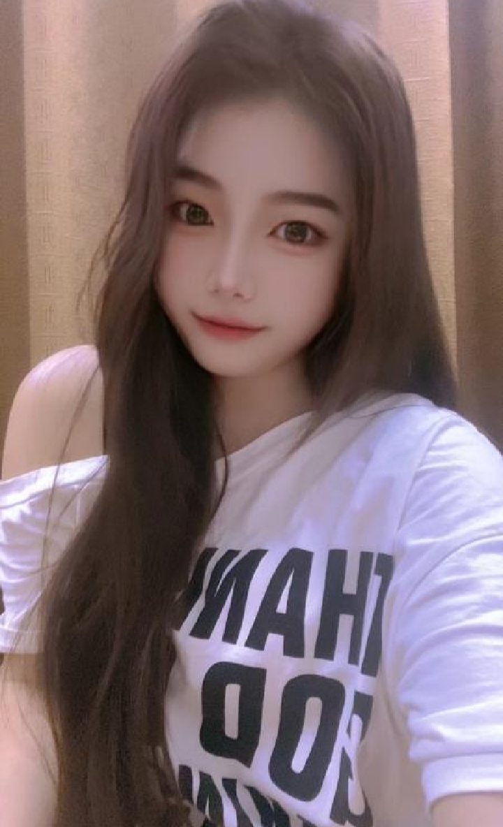 清新翘臀美腿妹子