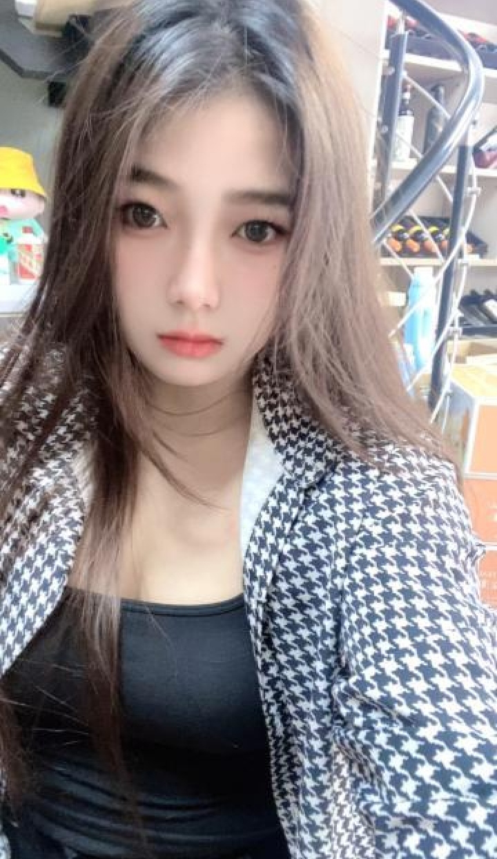 清新翘臀美腿妹子