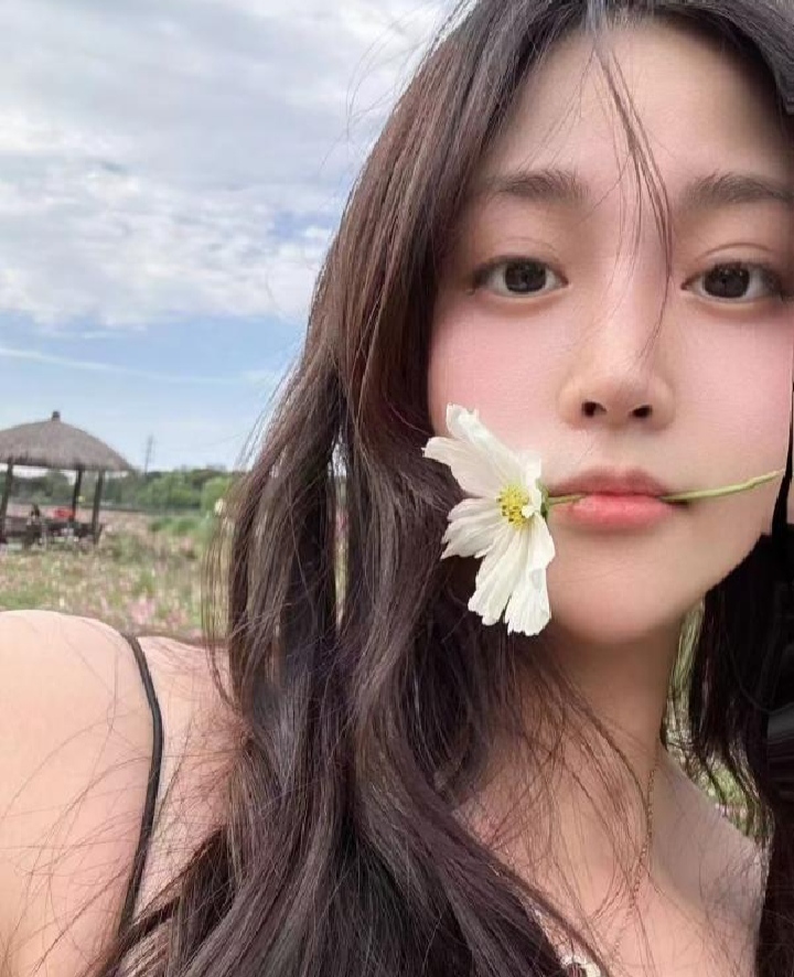 西湖区蜜桃臀美妞刘恋