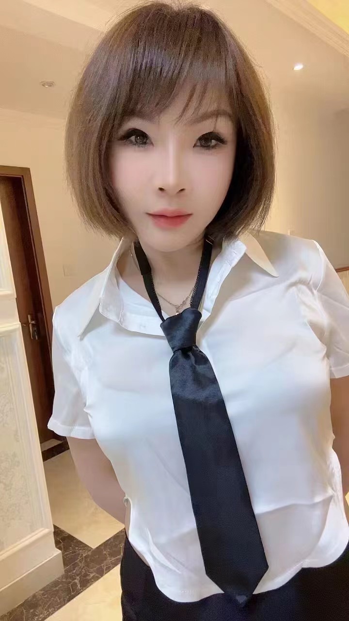 武侯短发大胸御姐莉丫头