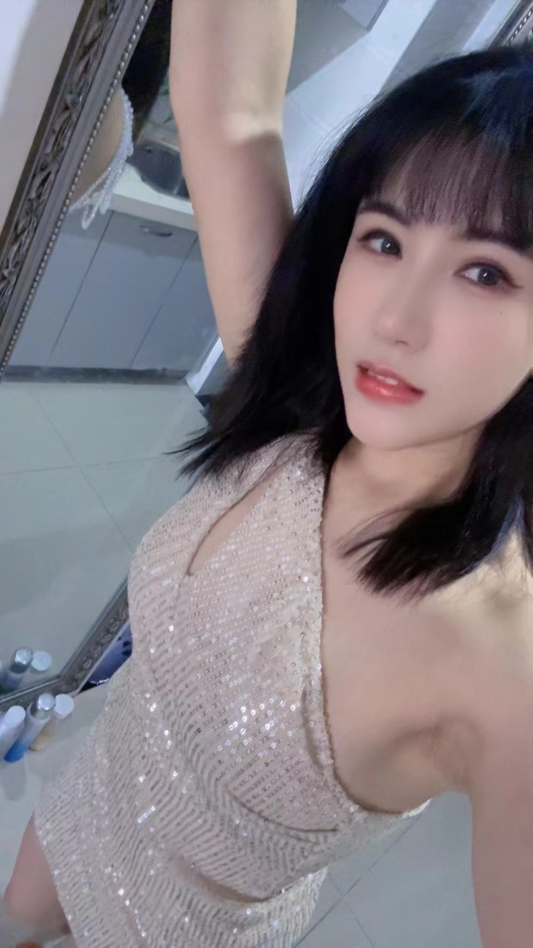 雨花白嫩撩人笑笑