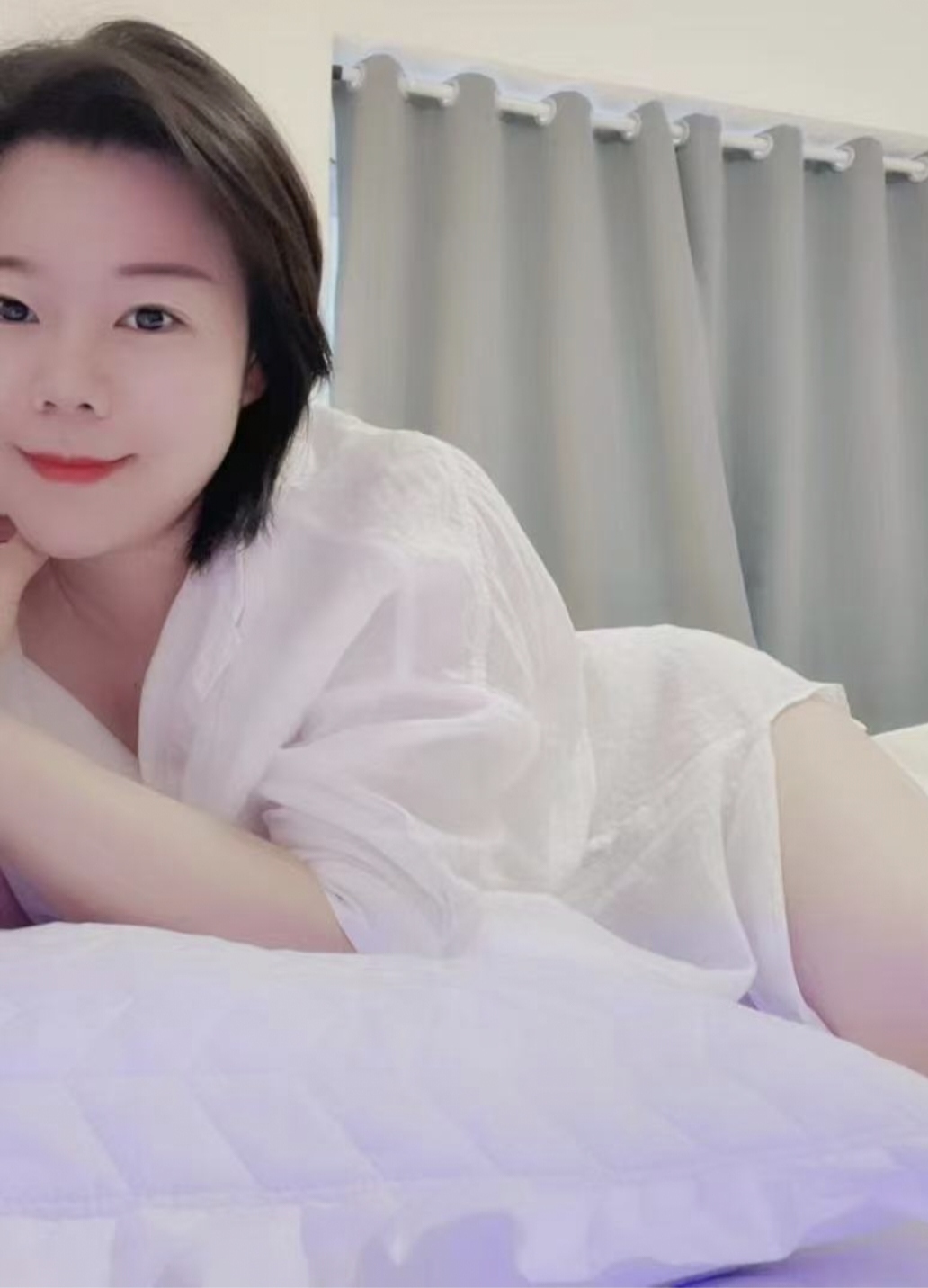 翘臀大波小姐姐