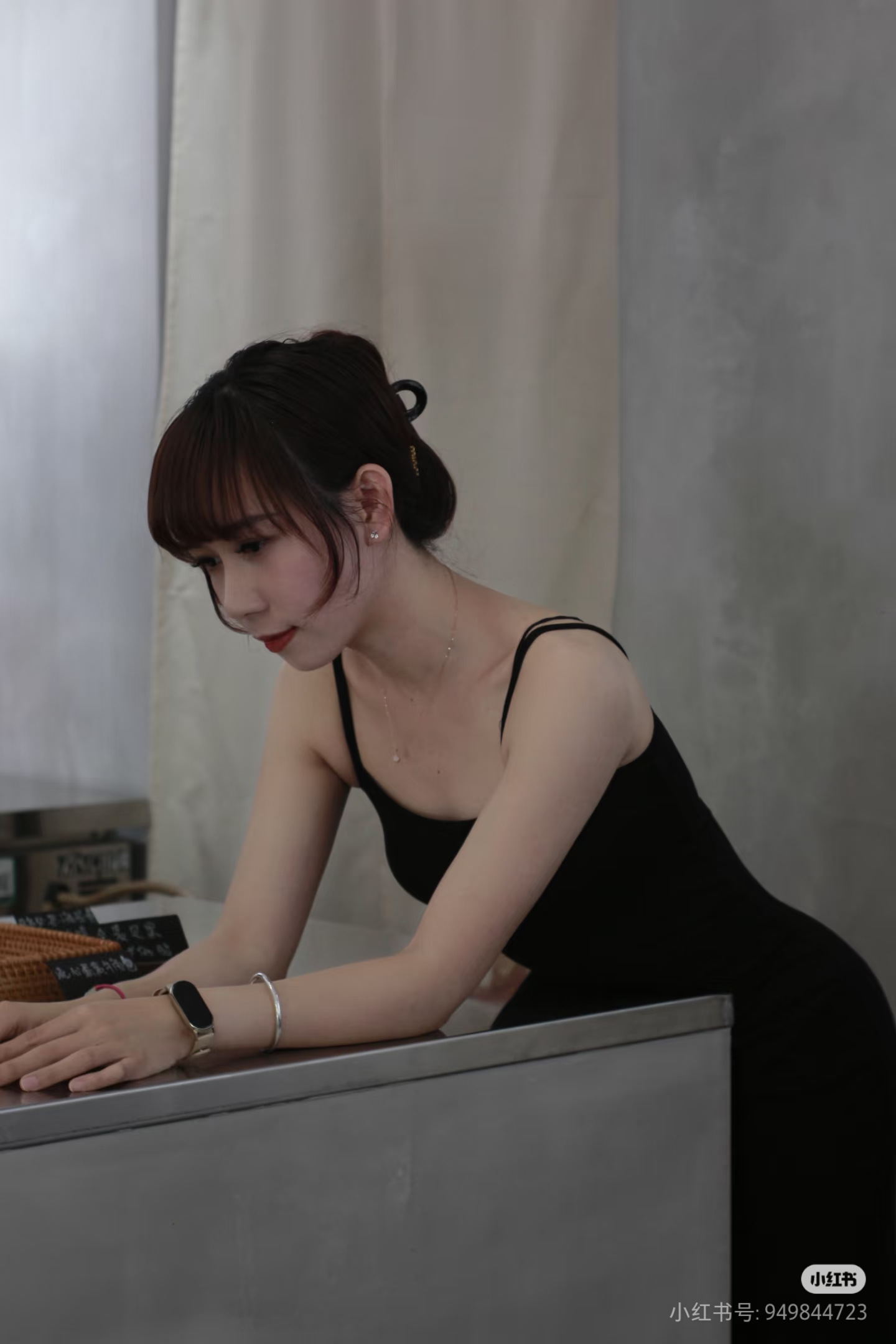 某福销售兼职少妇