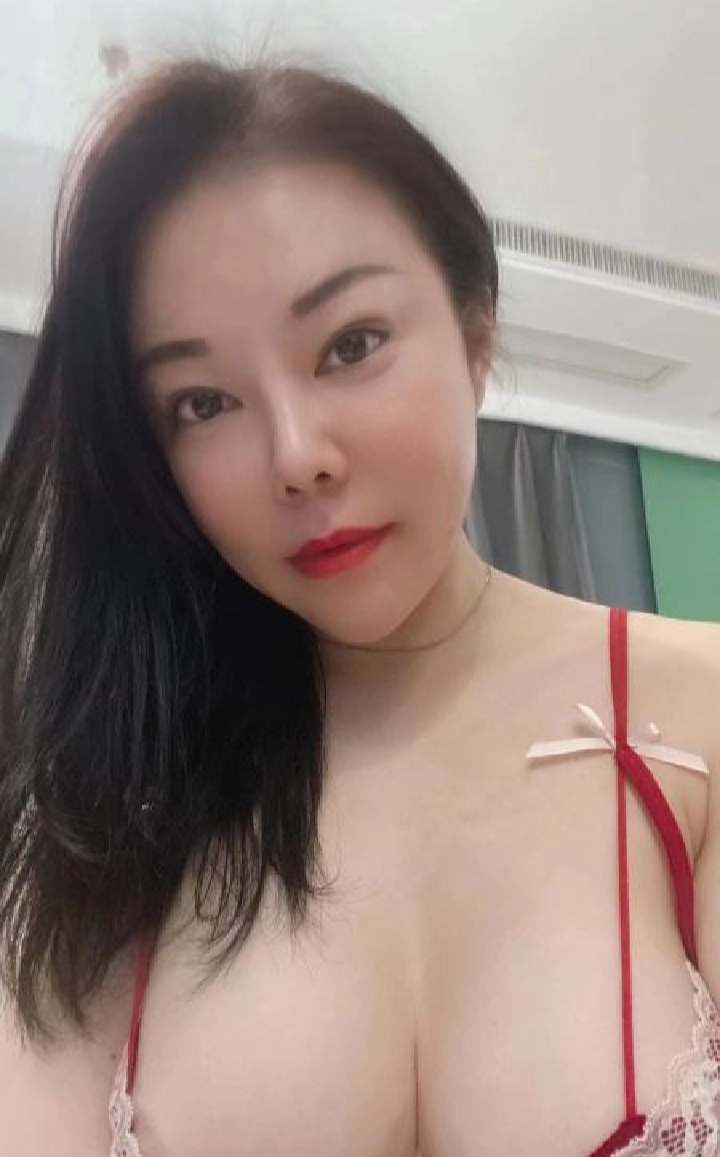 新街口大奶御姐