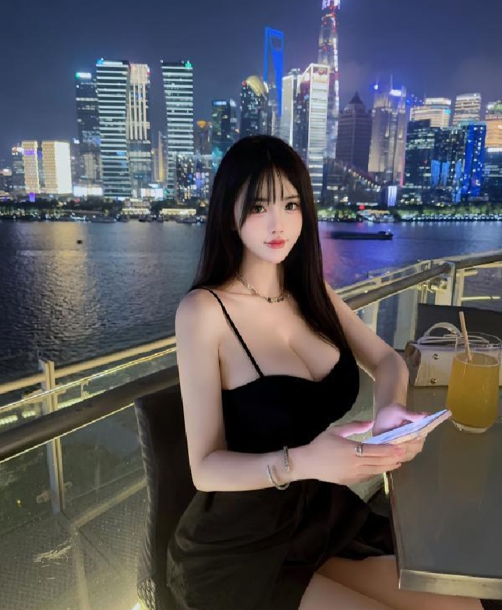 闵行e奶辣妹兔兔