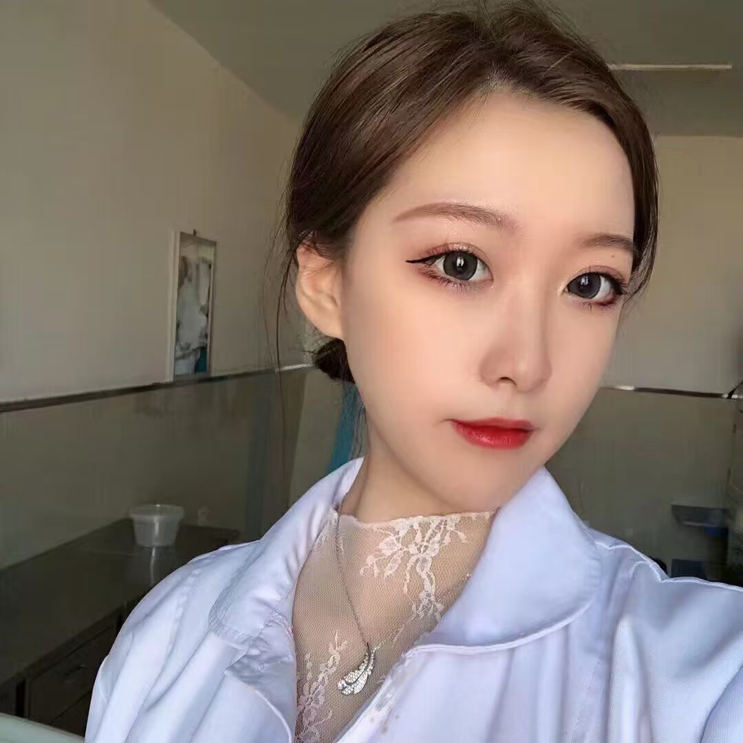 很哇塞的兼职护士小姐姐