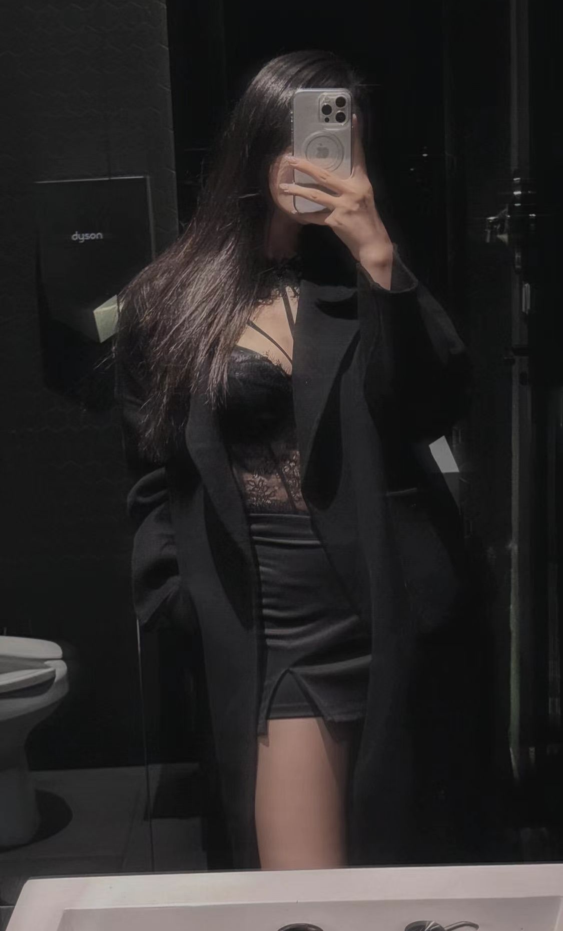 肥臀美腿嫩妞小怡