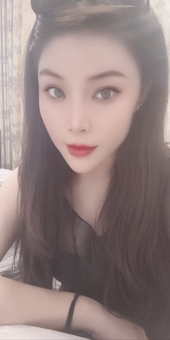 火辣魅惑小月儿