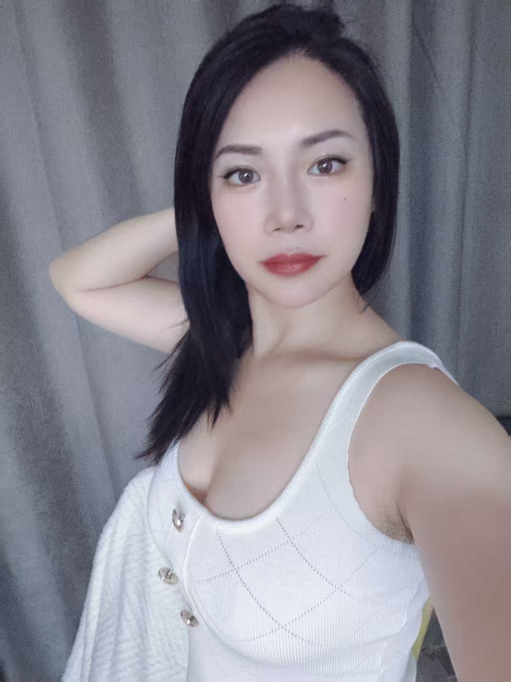 江南西美腿小姐姐