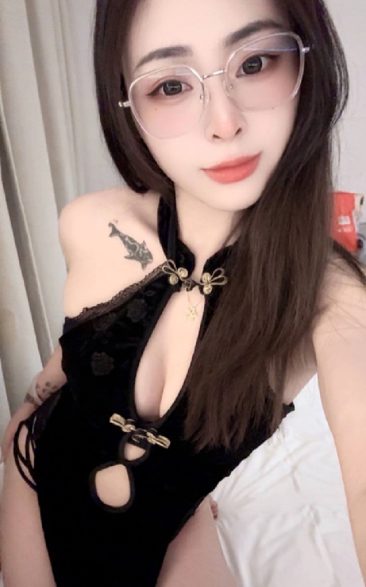 前凸后翘颜值尤物