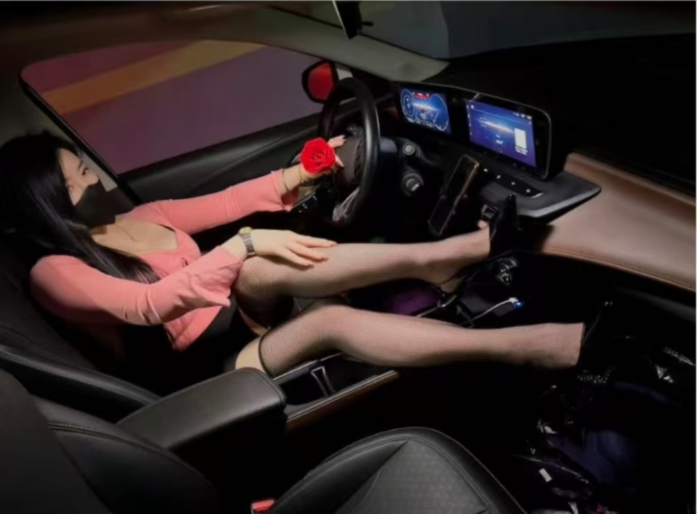 拱墅车震女王香水百合