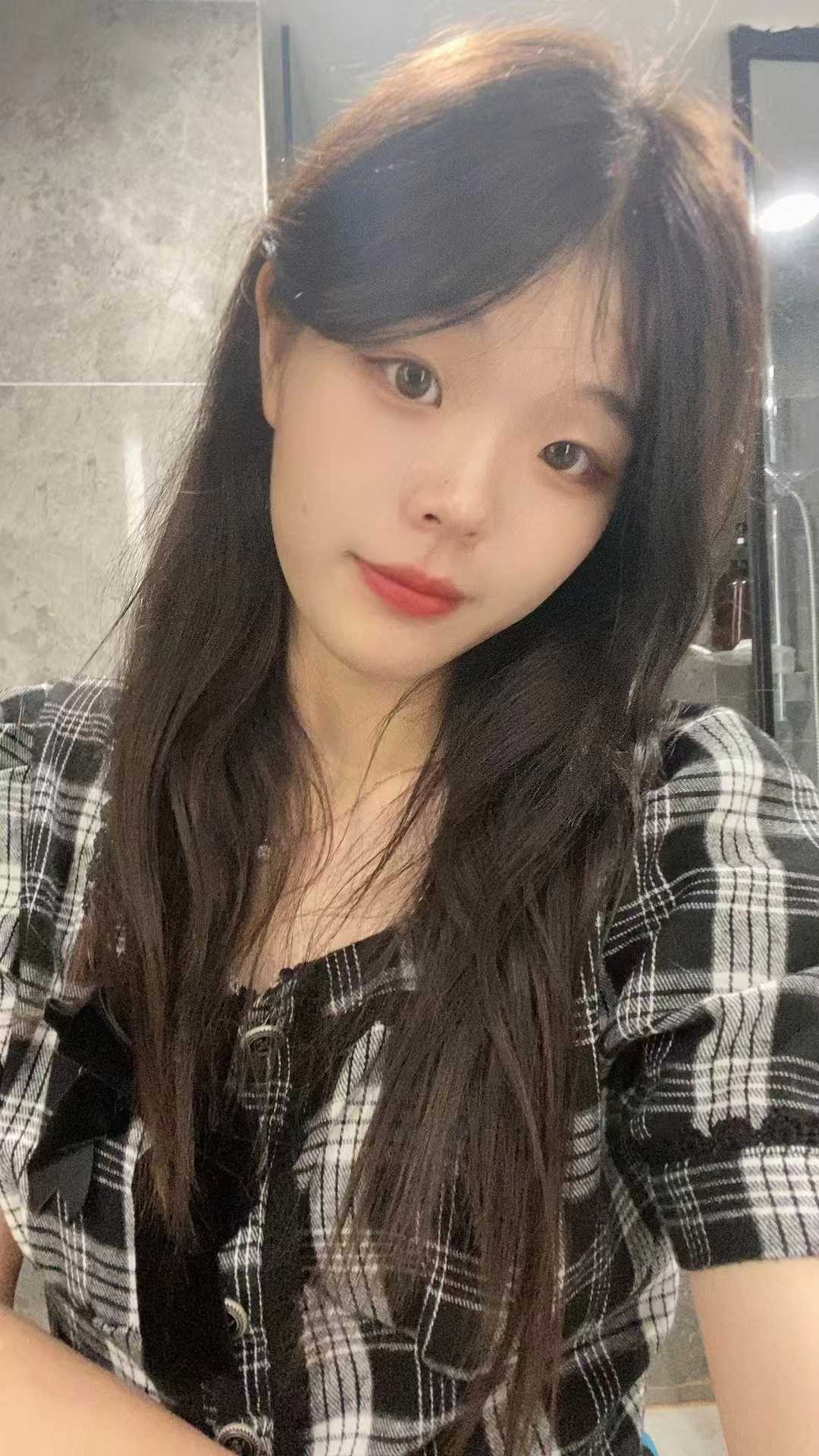 做美甲的妹子兼职