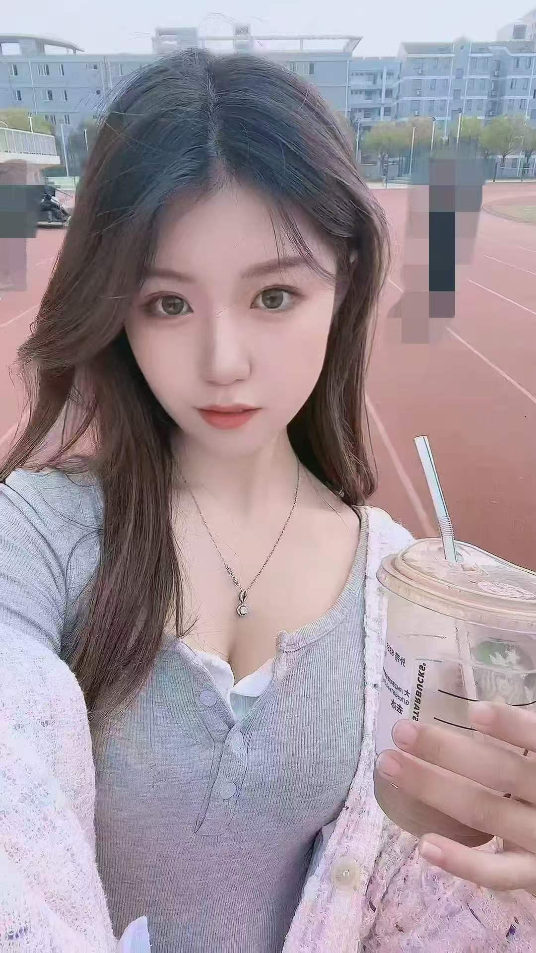 白嫩火辣皮皮小姐姐