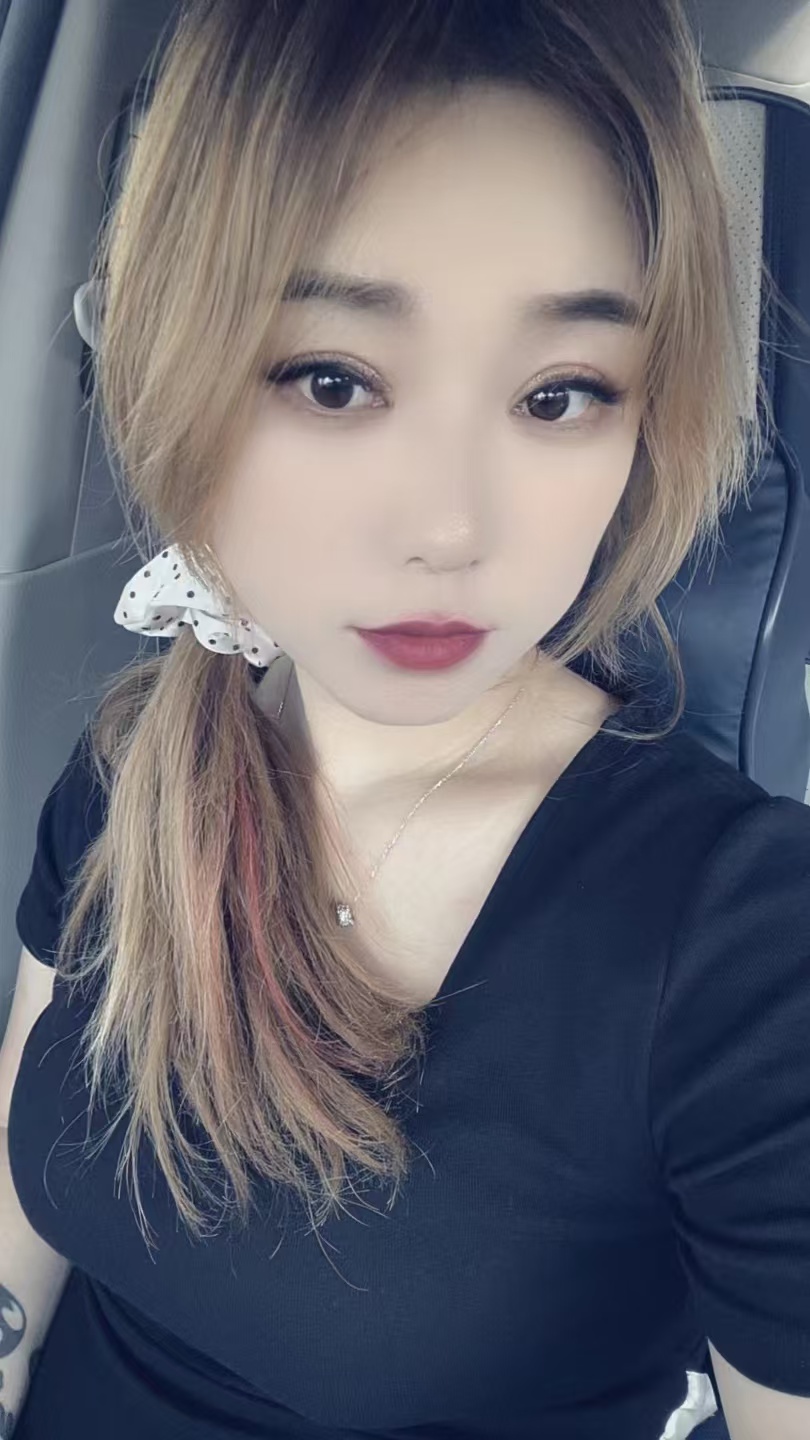 姿势配合，很有节奏感的妹子