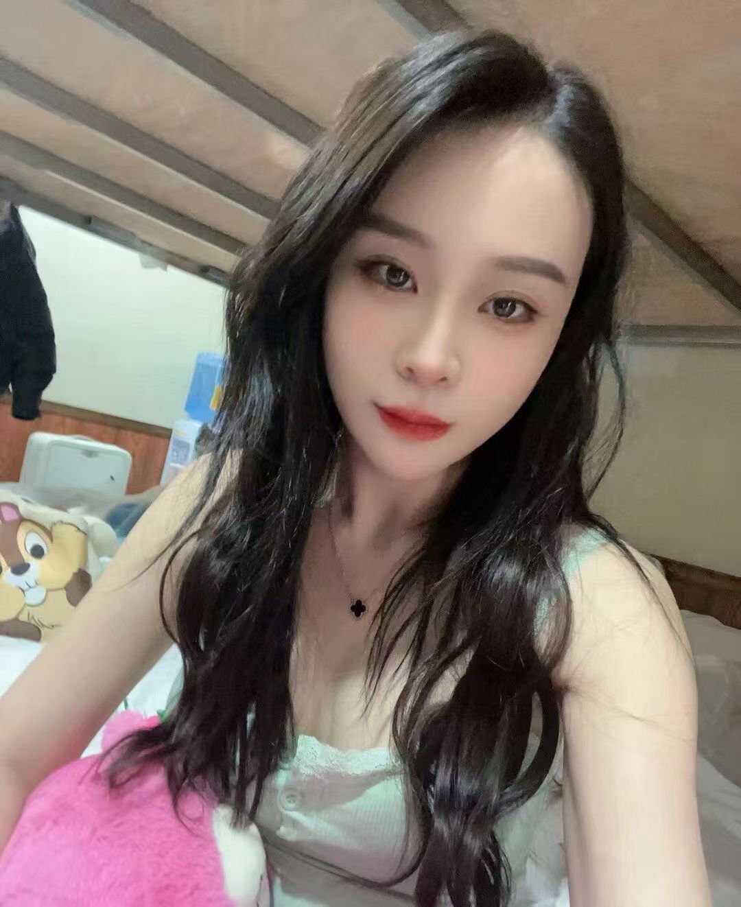 白嫩美腿小妖精佳琪