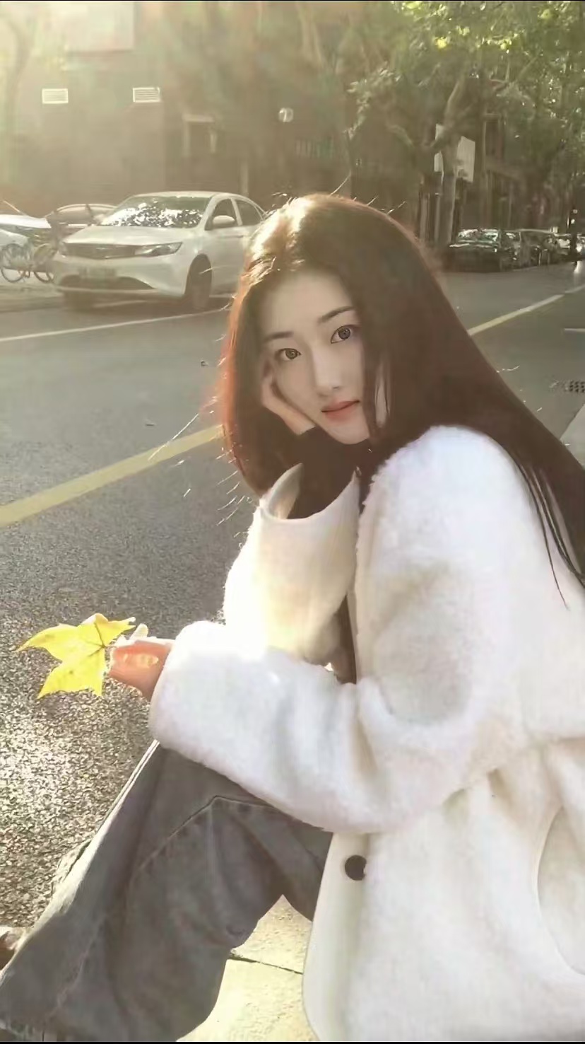 年轻迷人小姐姐，高颜值