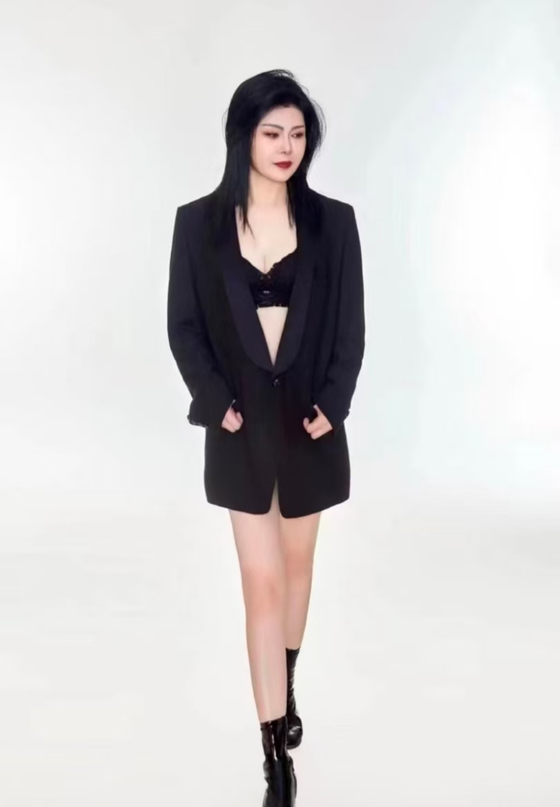 碑林美腿御姐小雯