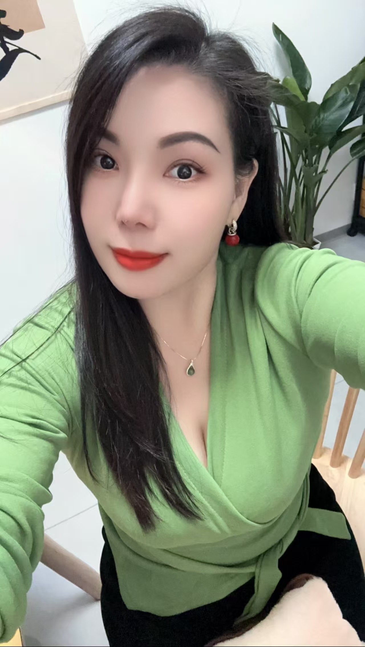 丹凤街惹火冰雪小姐姐