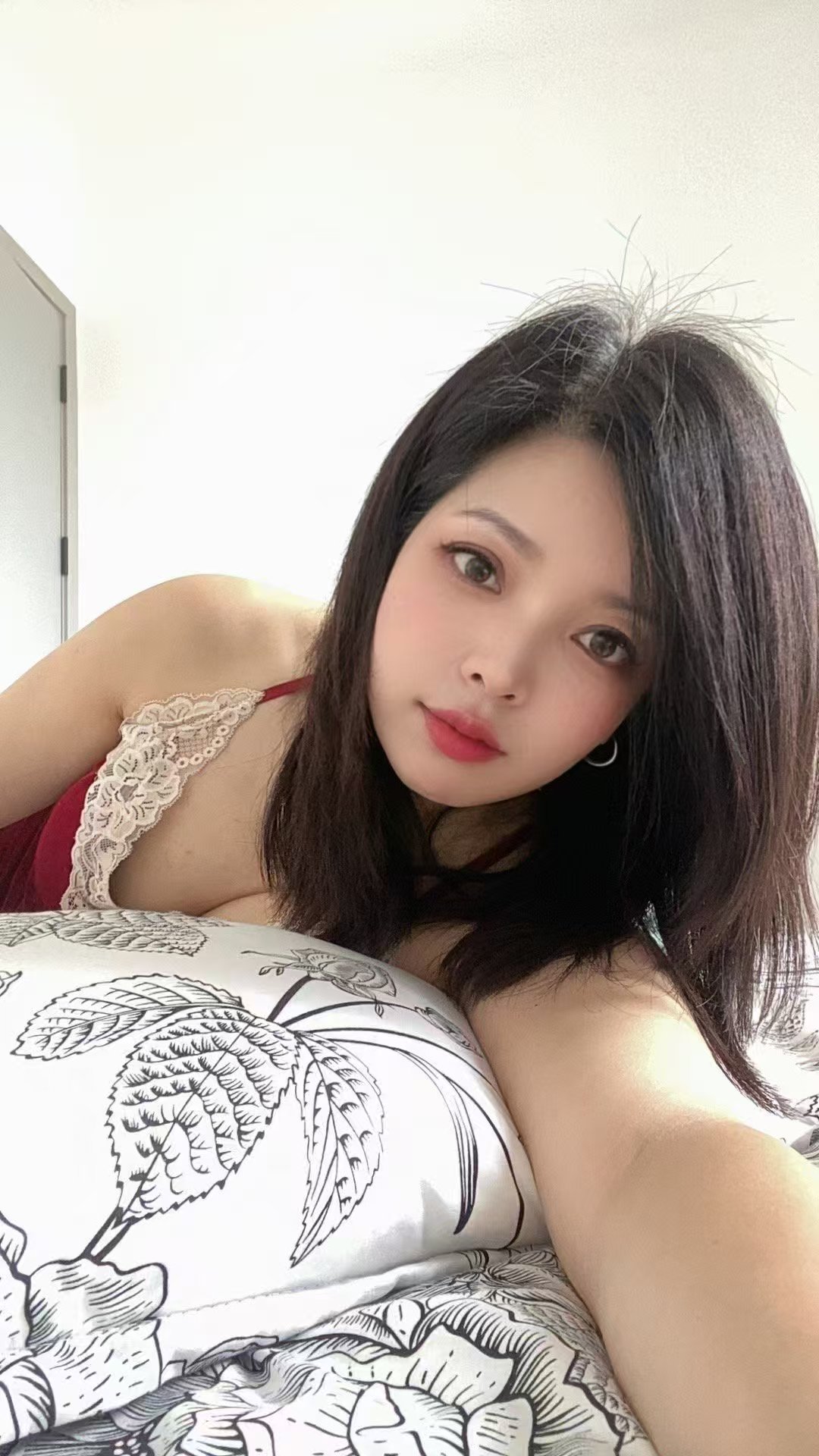 惹火爆乳少妇媚儿