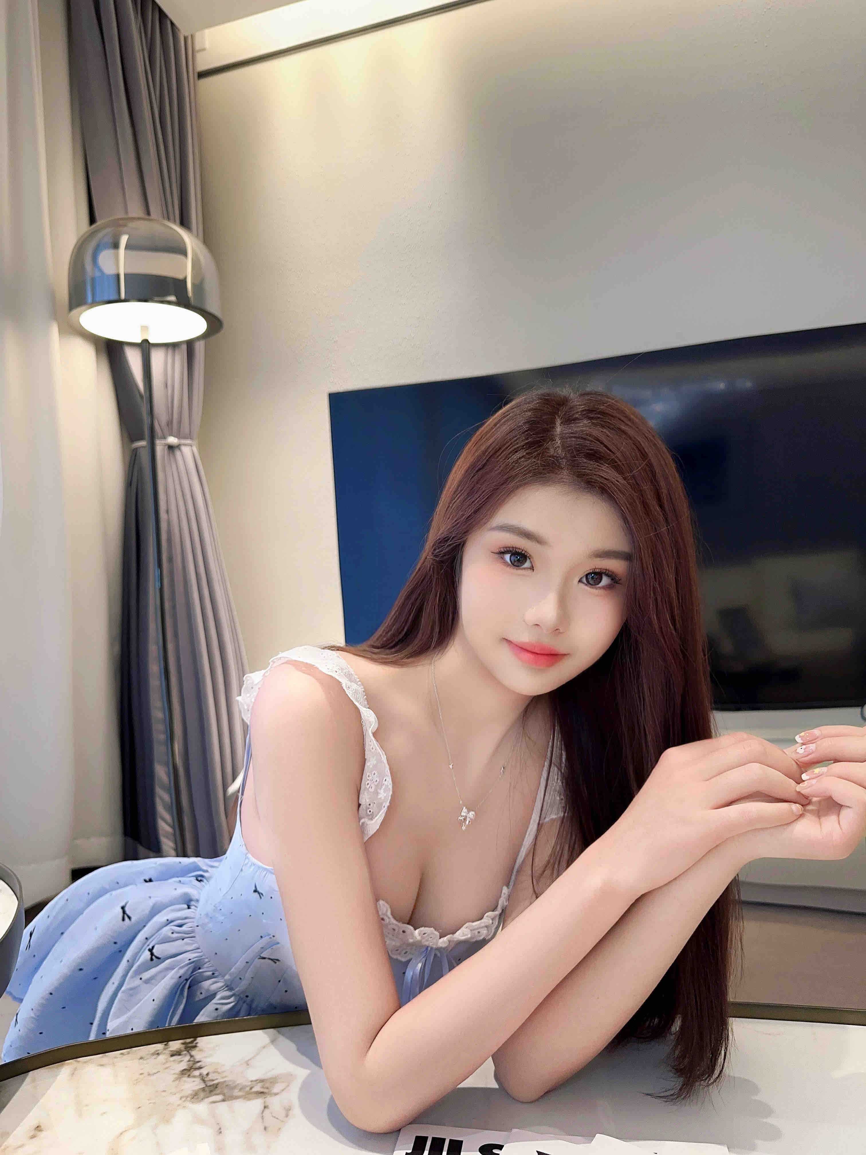 力推清纯新人悦悦