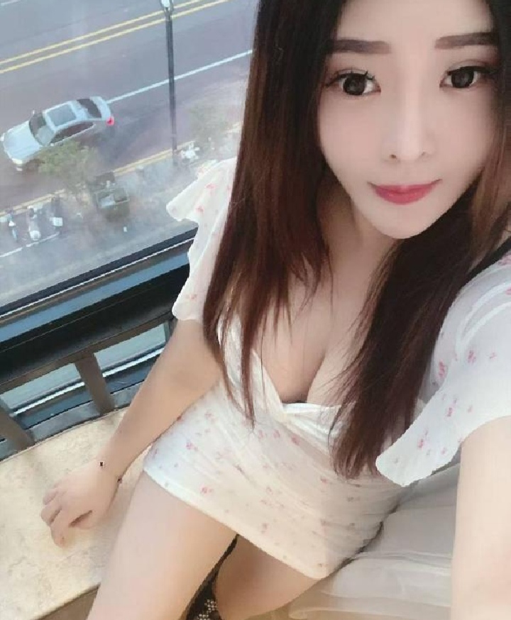 热辣服务系美眉雪儿