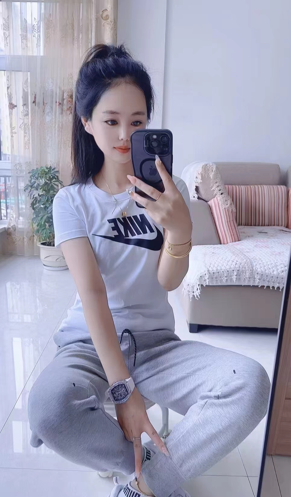 万博广场附近的女生