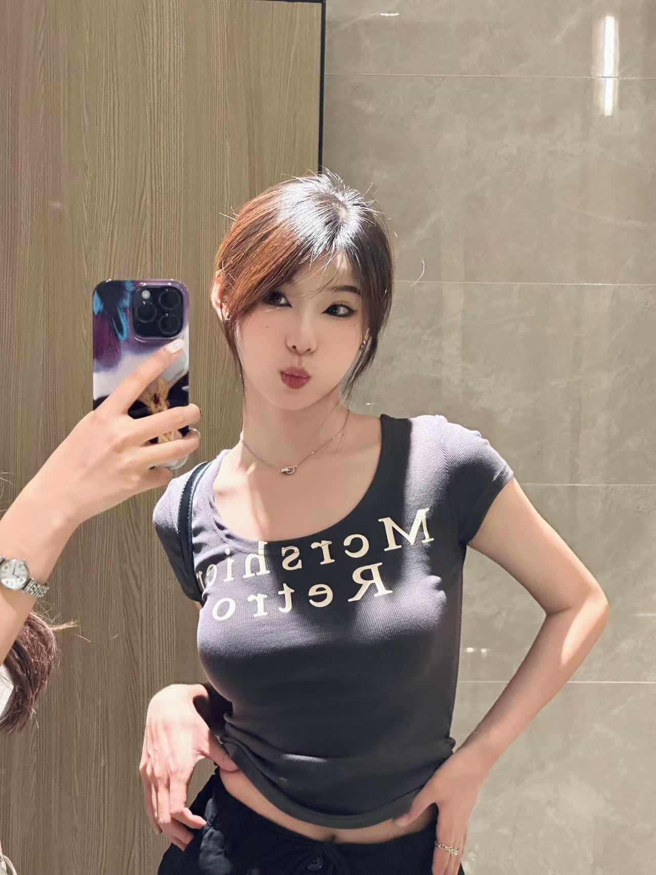 白嫩大美妞寻晨